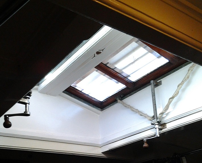 Copper chromed openers, for a smooth opening of the skylights.