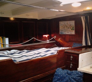 Starboard bunk in ladiescabin.
