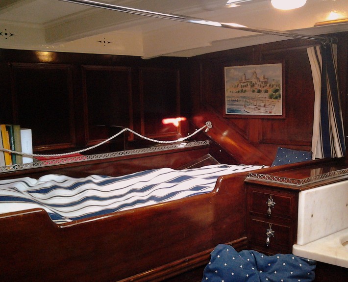 Starboard bunk in ladiescabin.